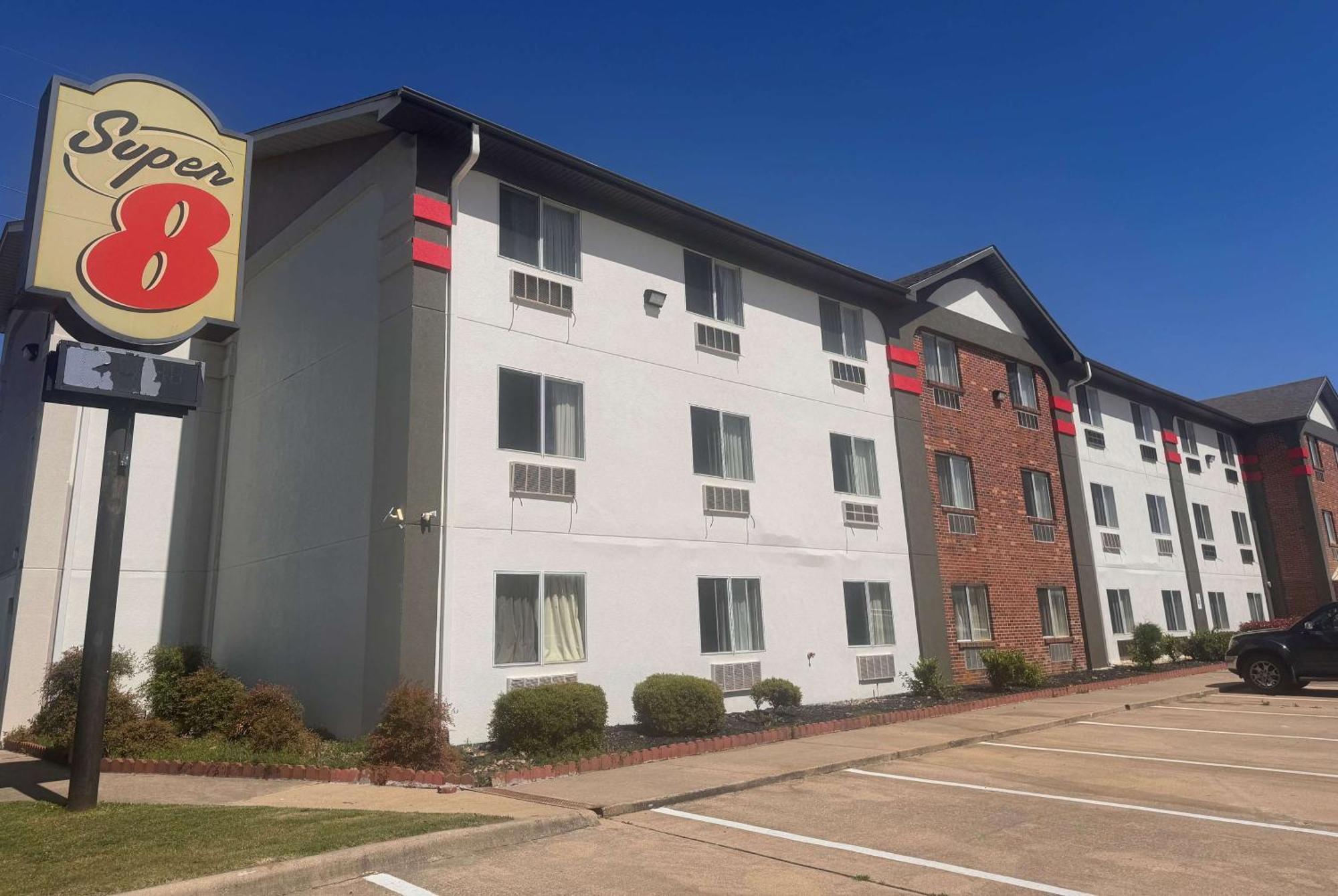 Super 8 By Wyndham College Station Hotel Exterior photo