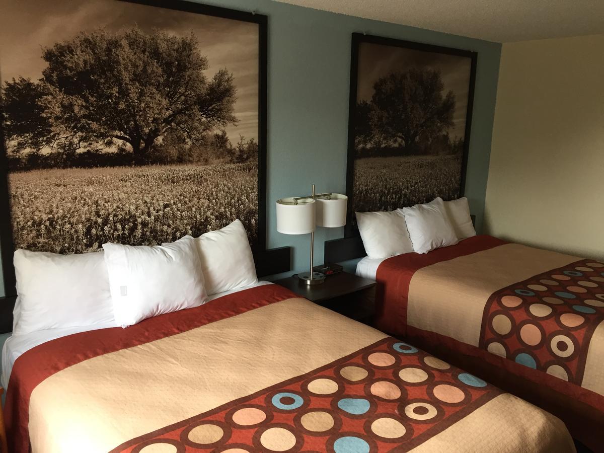 Super 8 By Wyndham College Station Hotel Exterior photo